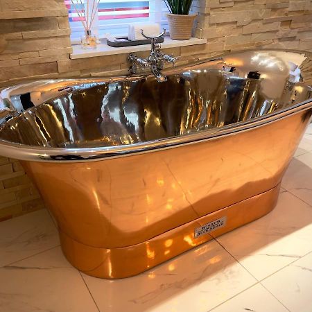 Pamper Yourself In Our Double Sized Copper Tub -2 Bedroom Villa Inverness Eksteriør billede