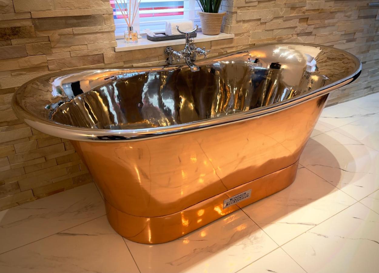 Pamper Yourself In Our Double Sized Copper Tub -2 Bedroom Villa Inverness Eksteriør billede