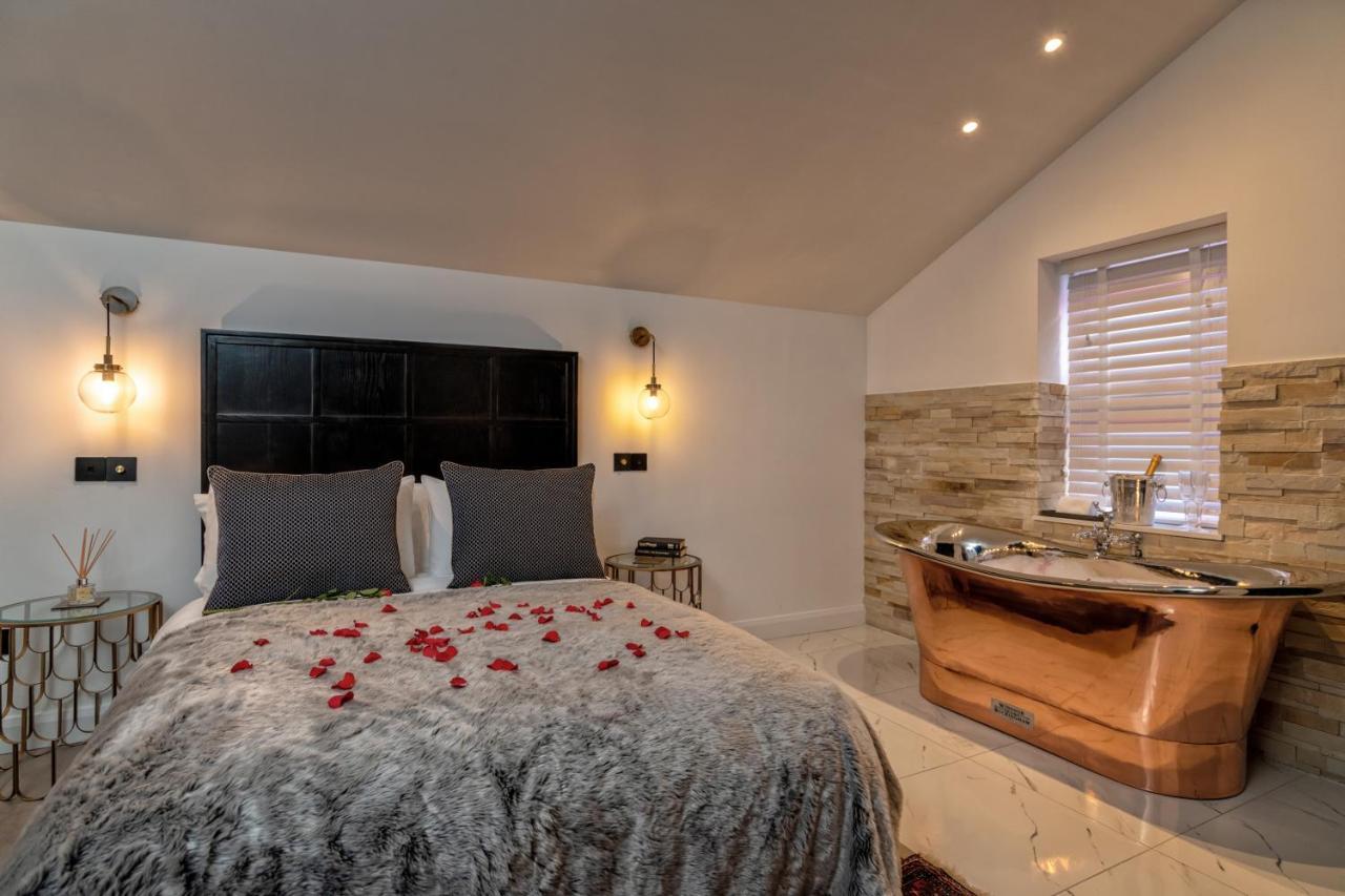Pamper Yourself In Our Double Sized Copper Tub -2 Bedroom Villa Inverness Eksteriør billede